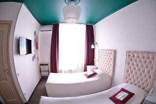 Гостиница Арт Отель Белгород Улучшенный двух местный номер с одной кроватью и балконом-11